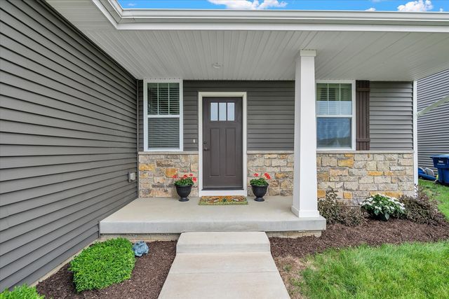 3052 Charissas Place, Bettendorf, IA 52722