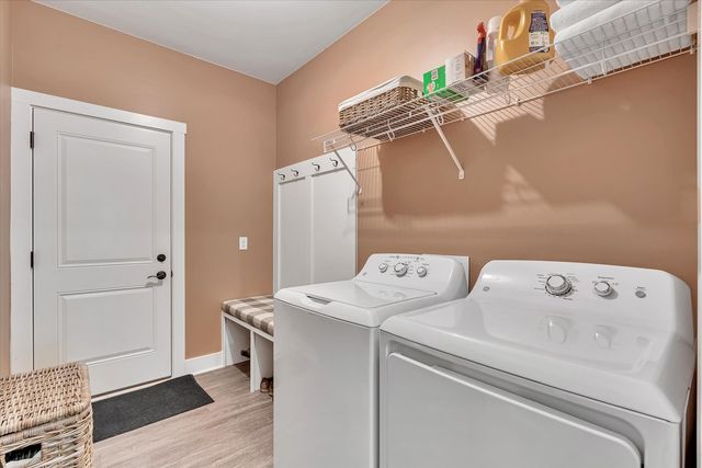 3052 Charissas Place, Bettendorf, IA 52722