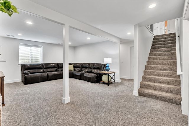 3052 Charissas Place, Bettendorf, IA 52722