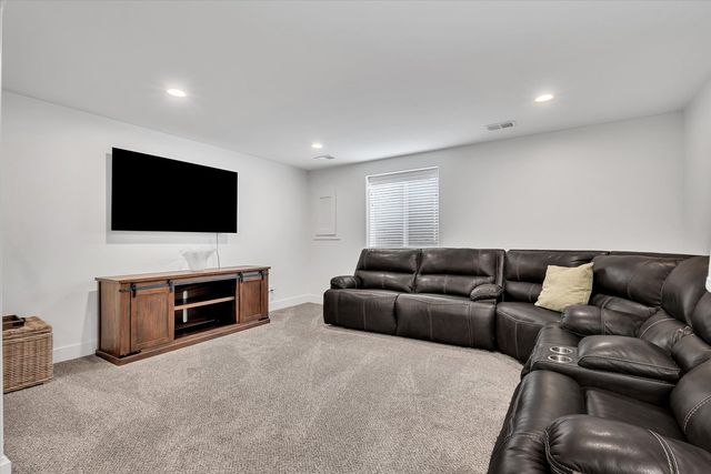 3052 Charissas Place, Bettendorf, IA 52722