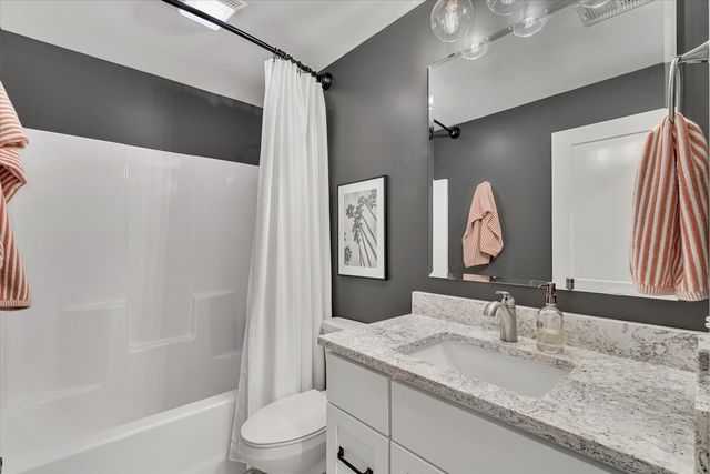 3052 Charissas Place, Bettendorf, IA 52722