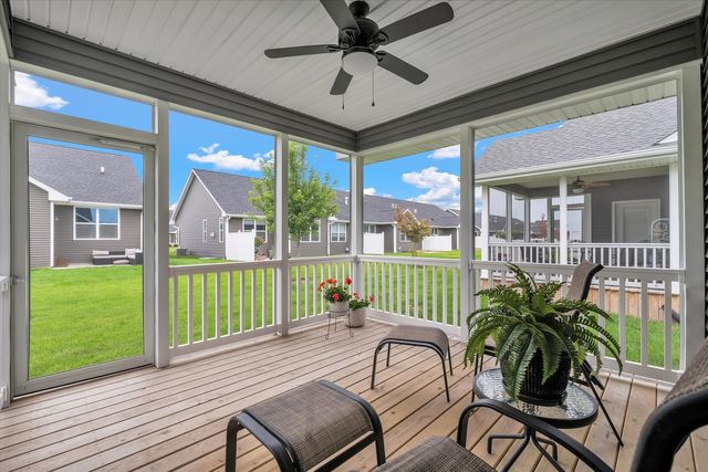 3052 Charissas Place, Bettendorf, IA 52722