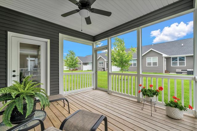 3052 Charissas Place, Bettendorf, IA 52722