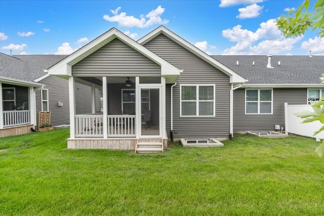 3052 Charissas Place, Bettendorf, IA 52722