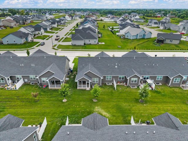 3052 Charissas Place, Bettendorf, IA 52722