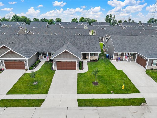 3052 Charissas Place, Bettendorf, IA 52722