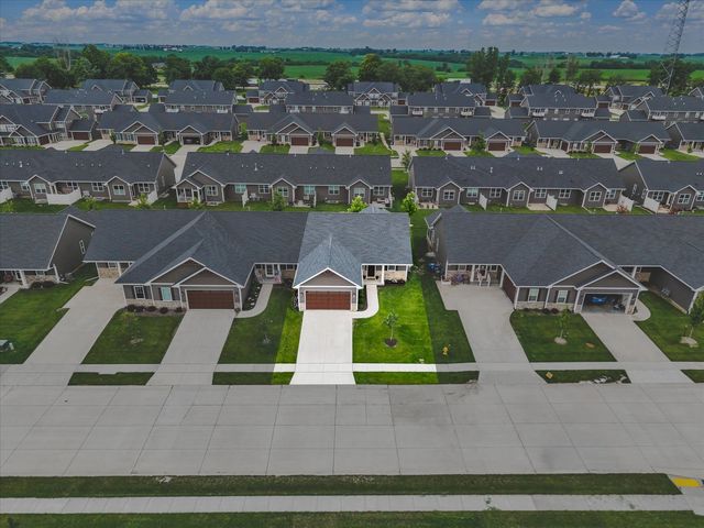 3052 Charissas Place, Bettendorf, IA 52722