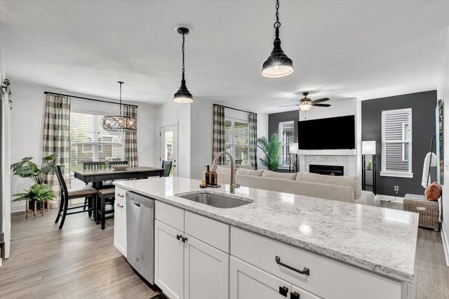 3052 Charissas Place, Bettendorf, IA 52722