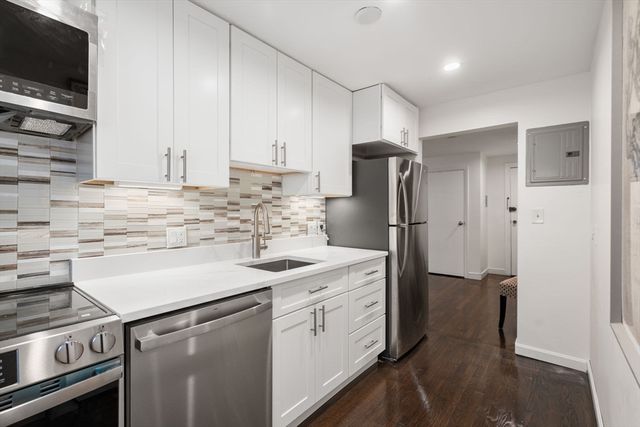 8 Commonwealth Court 7, Boston, MA 02135