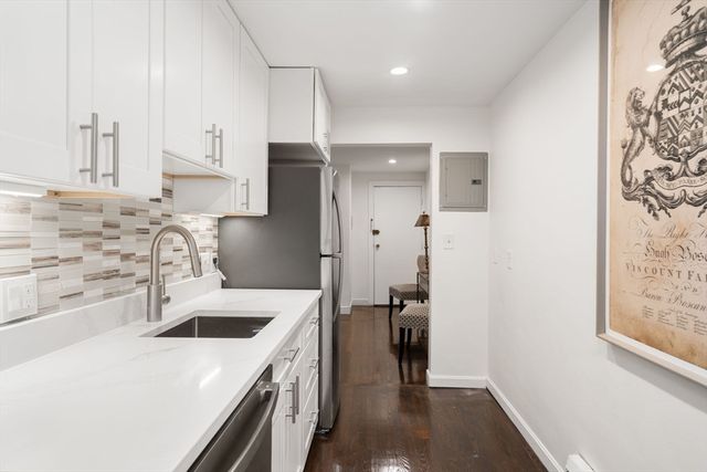 8 Commonwealth Court 7, Boston, MA 02135