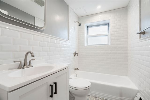 8 Commonwealth Court 7, Boston, MA 02135