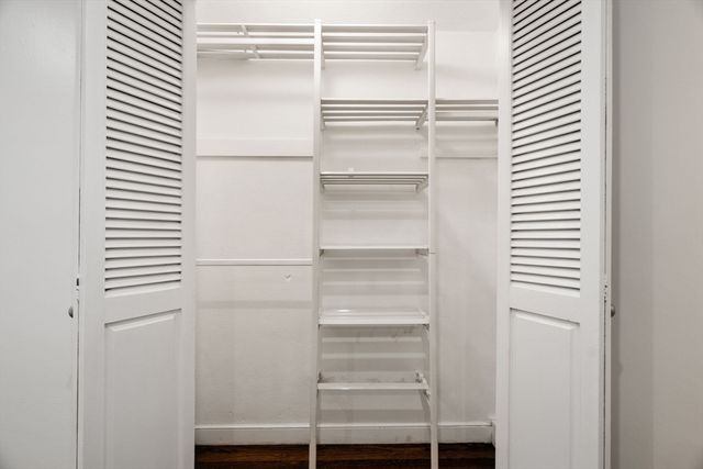 8 Commonwealth Court 7, Boston, MA 02135