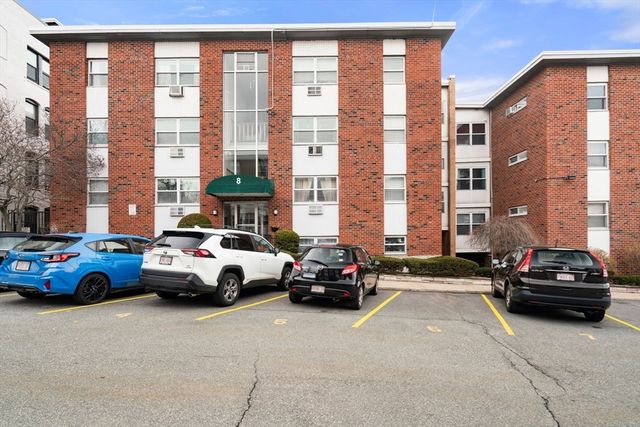 8 Commonwealth Court 7, Boston, MA 02135