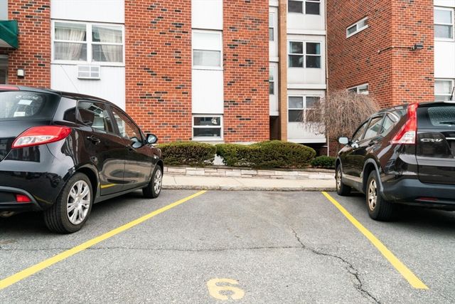 8 Commonwealth Court 7, Boston, MA 02135