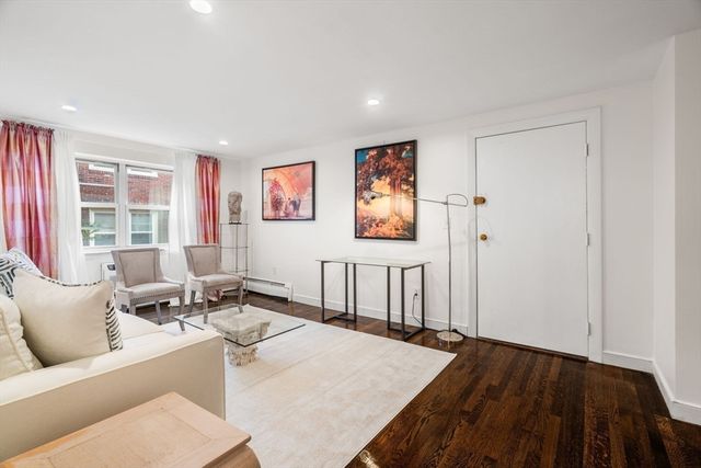 8 Commonwealth Court 7, Boston, MA 02135