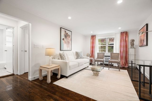 8 Commonwealth Court 7, Boston, MA 02135