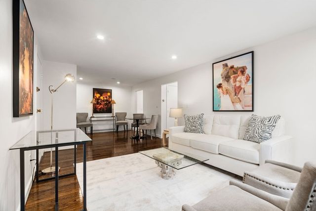 8 Commonwealth Court 7, Boston, MA 02135