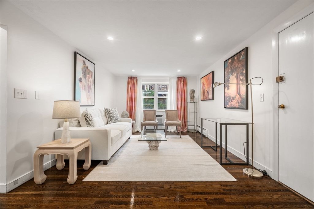 8 Commonwealth Court 7, Boston, MA 02135