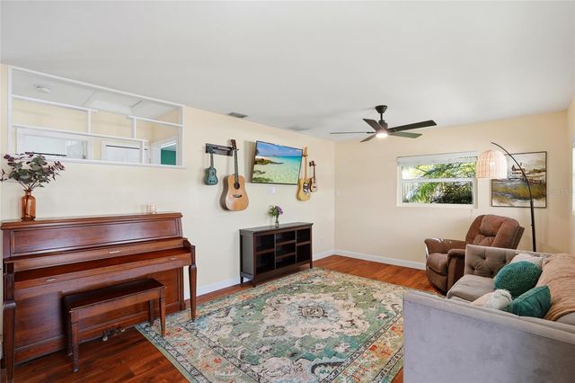 5517 PERSHING STREET NE, St Petersburg, FL 33703