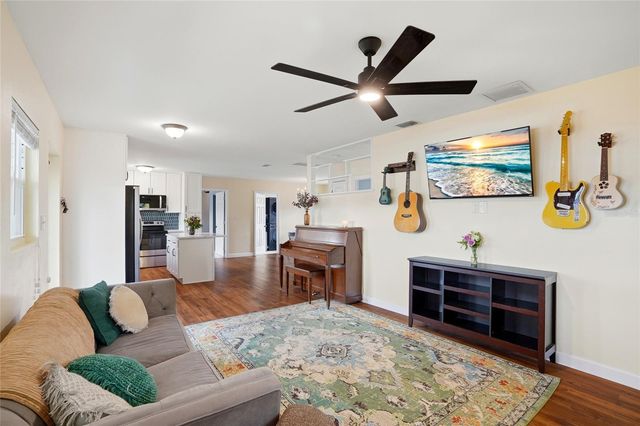 5517 PERSHING STREET NE, St Petersburg, FL 33703