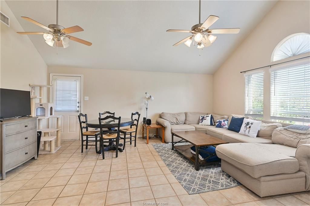 1436 - 1438 Western Oaks Court, Bryan, TX 77807 — photo 2