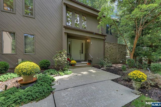100 Cheshire Lane, Ringwood, NJ 07456