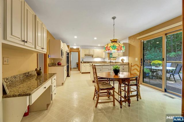 100 Cheshire Lane, Ringwood, NJ 07456