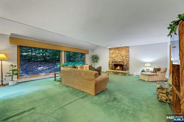 100 Cheshire Lane, Ringwood, NJ 07456