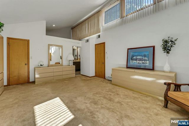 100 Cheshire Lane, Ringwood, NJ 07456