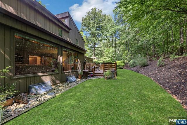 100 Cheshire Lane, Ringwood, NJ 07456