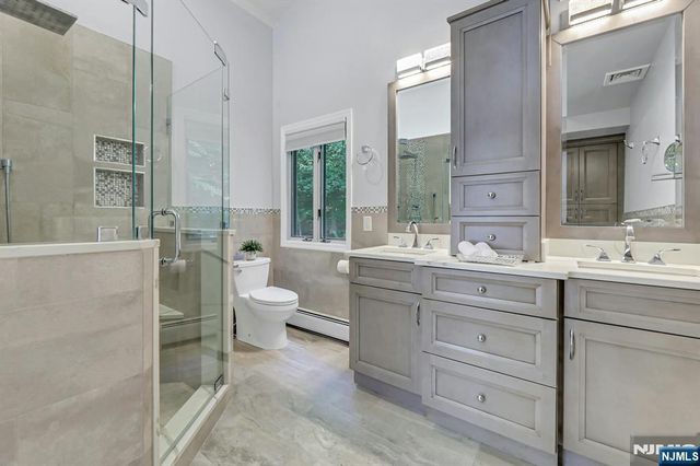 100 Cheshire Lane, Ringwood, NJ 07456
