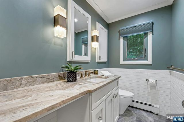 100 Cheshire Lane, Ringwood, NJ 07456
