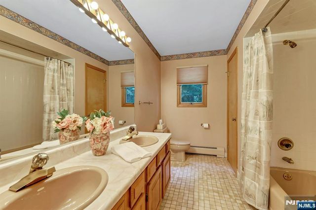 100 Cheshire Lane, Ringwood, NJ 07456
