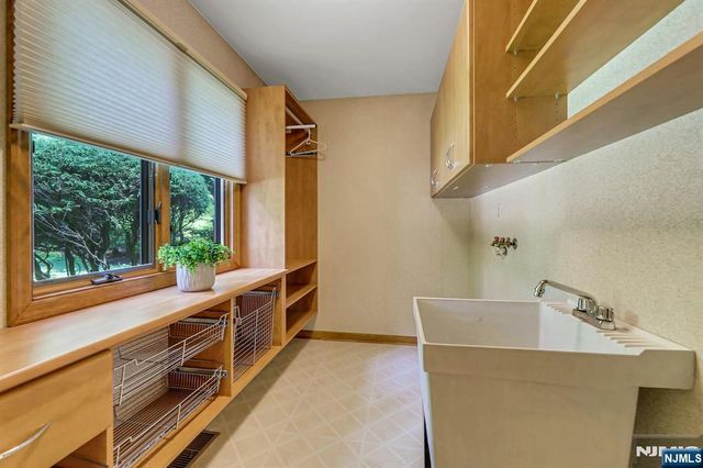 100 Cheshire Lane, Ringwood, NJ 07456