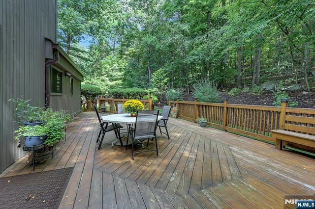 100 Cheshire Lane, Ringwood, NJ 07456