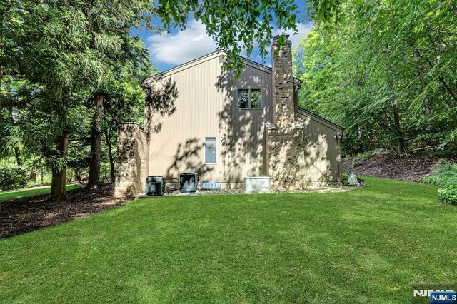 100 Cheshire Lane, Ringwood, NJ 07456