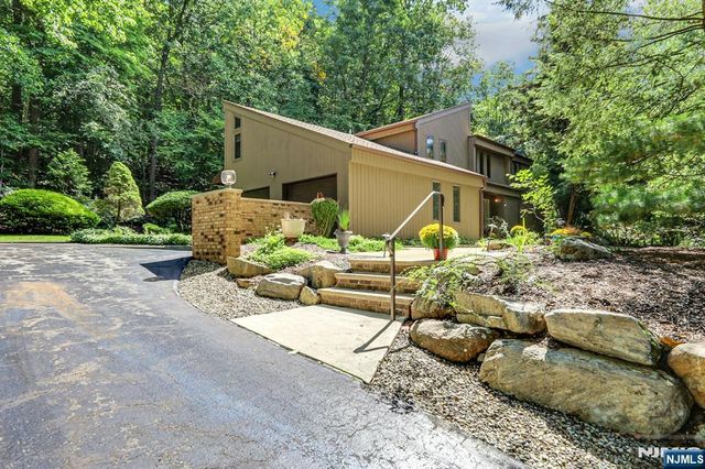 100 Cheshire Lane, Ringwood, NJ 07456