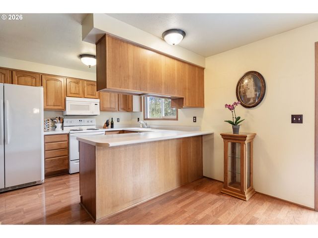 17633 Se EMERALD Dr, Milwaukie, OR 97267