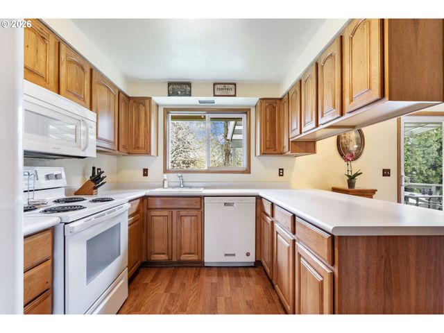 17633 Se EMERALD Dr, Milwaukie, OR 97267