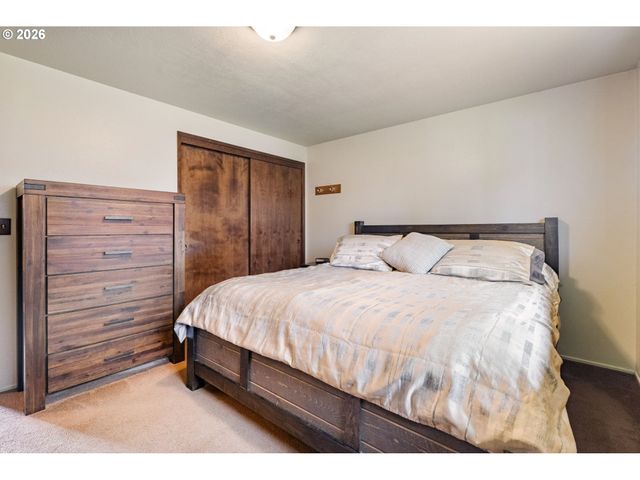 17633 Se EMERALD Dr, Milwaukie, OR 97267