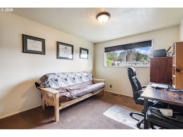 17633 Se EMERALD Dr, Milwaukie, OR 97267