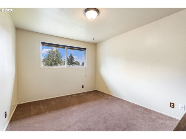 17633 Se EMERALD Dr, Milwaukie, OR 97267