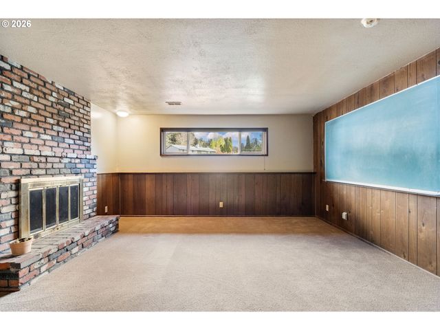 17633 Se EMERALD Dr, Milwaukie, OR 97267