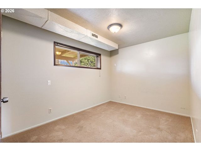 17633 Se EMERALD Dr, Milwaukie, OR 97267