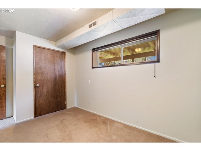 17633 Se EMERALD Dr, Milwaukie, OR 97267