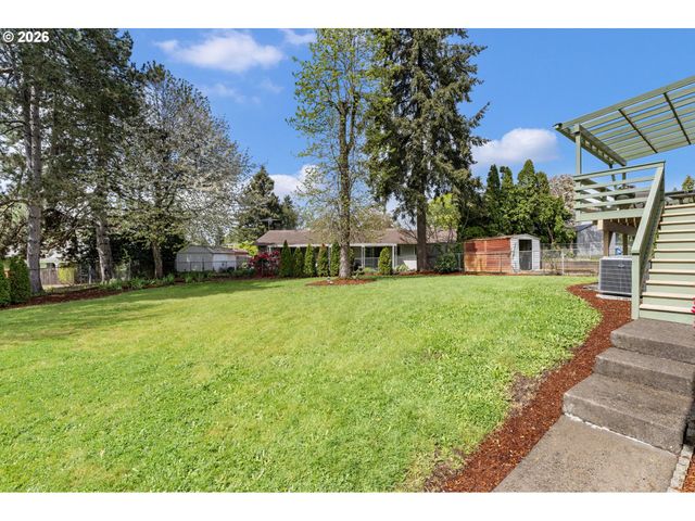 17633 Se EMERALD Dr, Milwaukie, OR 97267
