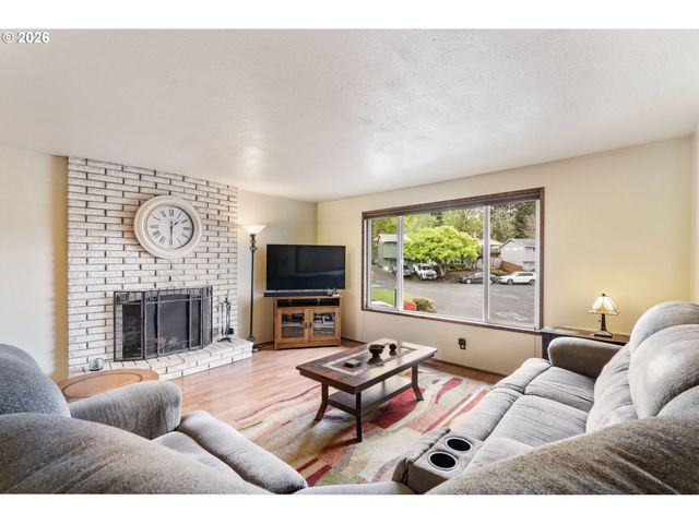 17633 Se EMERALD Dr, Milwaukie, OR 97267