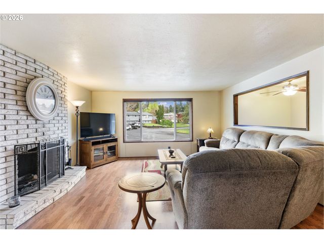 17633 Se EMERALD Dr, Milwaukie, OR 97267