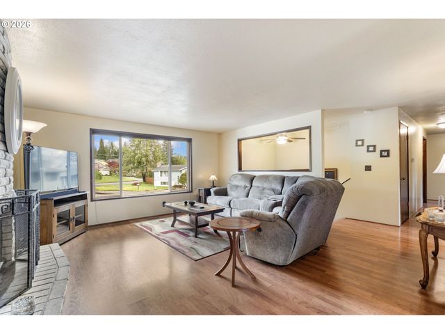 17633 Se EMERALD Dr, Milwaukie, OR 97267