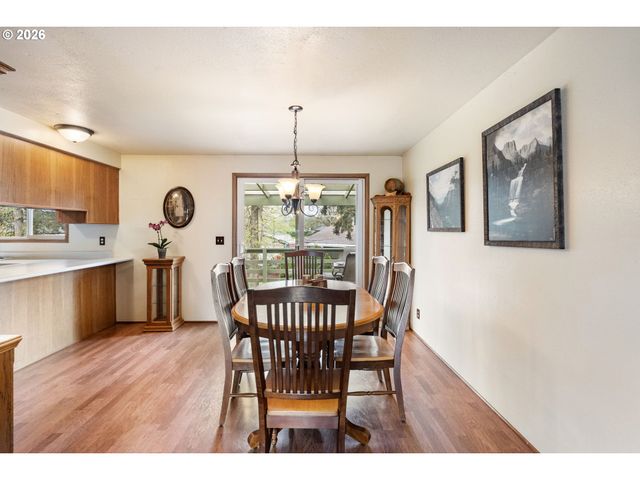 17633 Se EMERALD Dr, Milwaukie, OR 97267